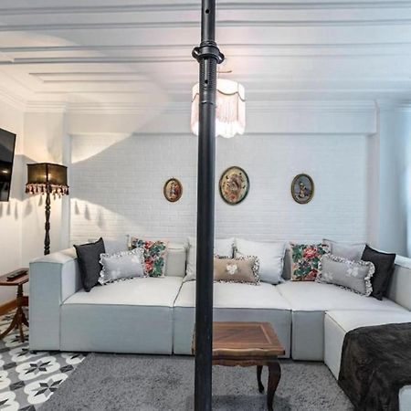 Historical 4-Br Home Steps From Besiktas Stadium & Bosphorus Views - Prime Nisantasi Location! 伊斯坦布尔 外观 照片