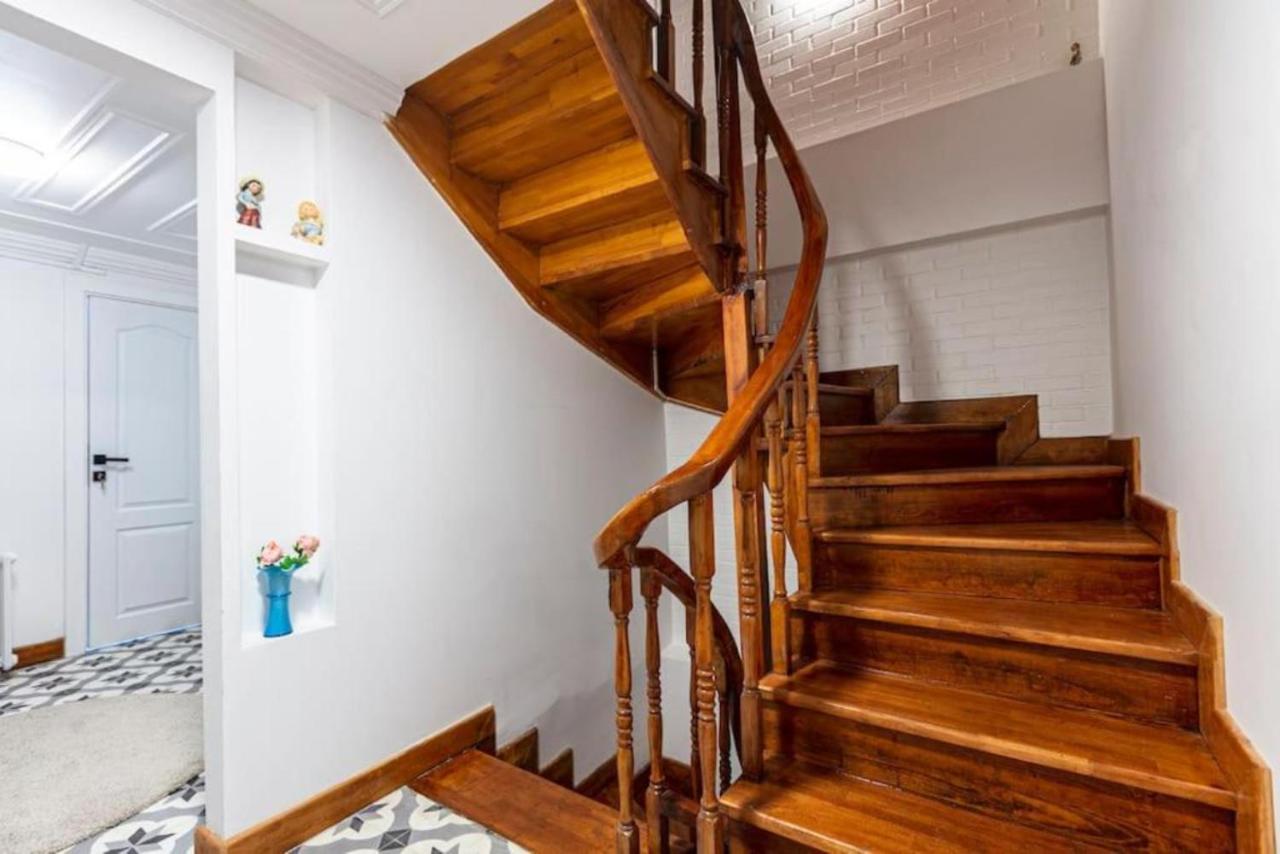 Historical 4-Br Home Steps From Besiktas Stadium & Bosphorus Views - Prime Nisantasi Location! 伊斯坦布尔 外观 照片