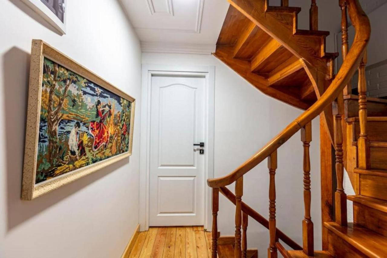 Historical 4-Br Home Steps From Besiktas Stadium & Bosphorus Views - Prime Nisantasi Location! 伊斯坦布尔 外观 照片