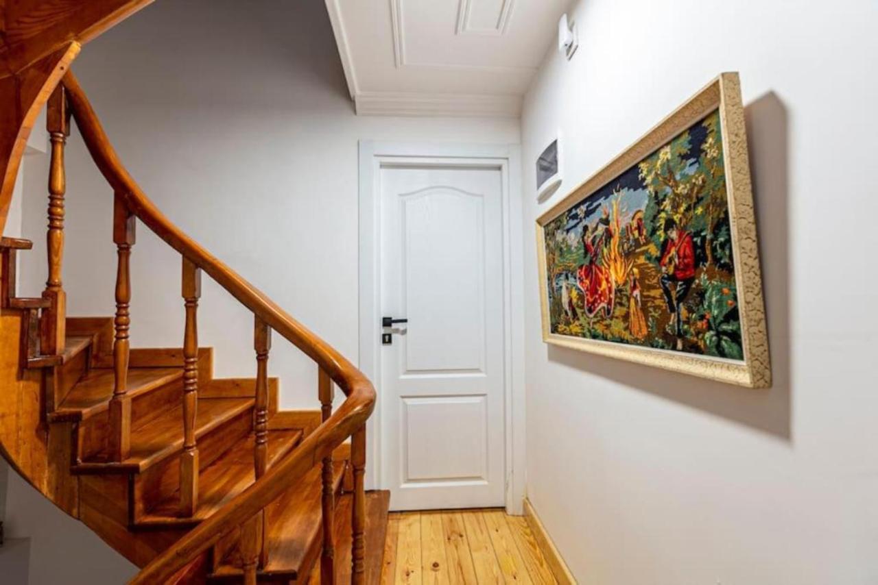 Historical 4-Br Home Steps From Besiktas Stadium & Bosphorus Views - Prime Nisantasi Location! 伊斯坦布尔 外观 照片