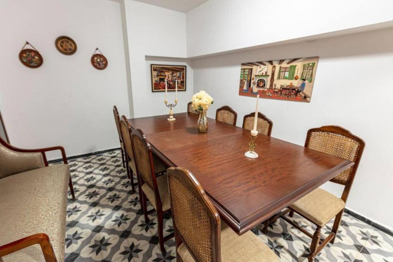 Historical 4-Br Home Steps From Besiktas Stadium & Bosphorus Views - Prime Nisantasi Location! 伊斯坦布尔 外观 照片